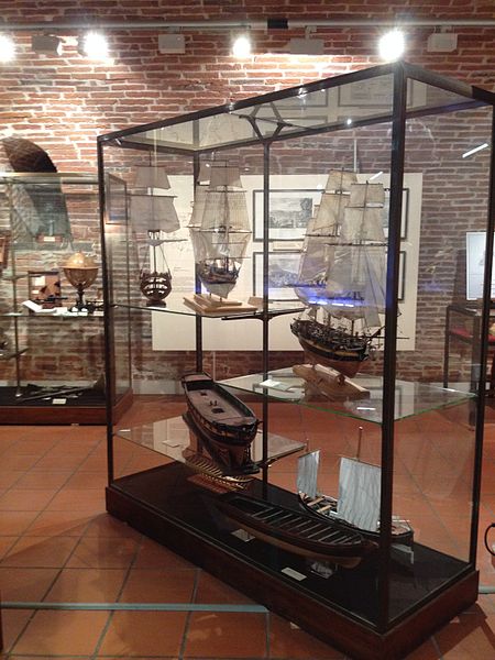 Photo Vitrine maquettes musée Lapérouse