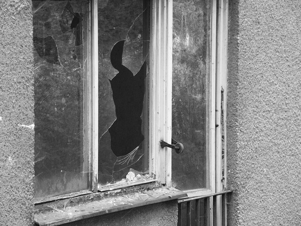 Photo d'une Fenêtre cassée